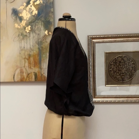 Guess Small ‘Y’ neck top - Picture 2 of 7